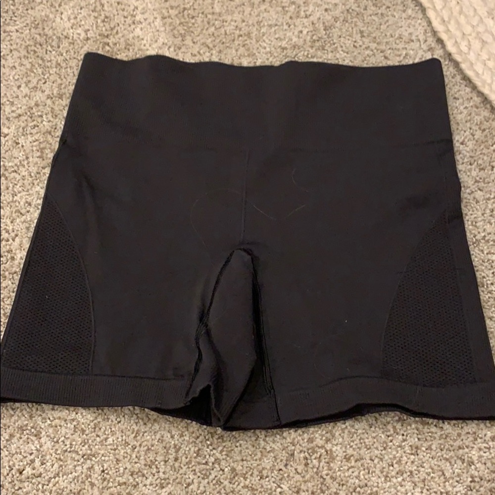 black lululemon spandex